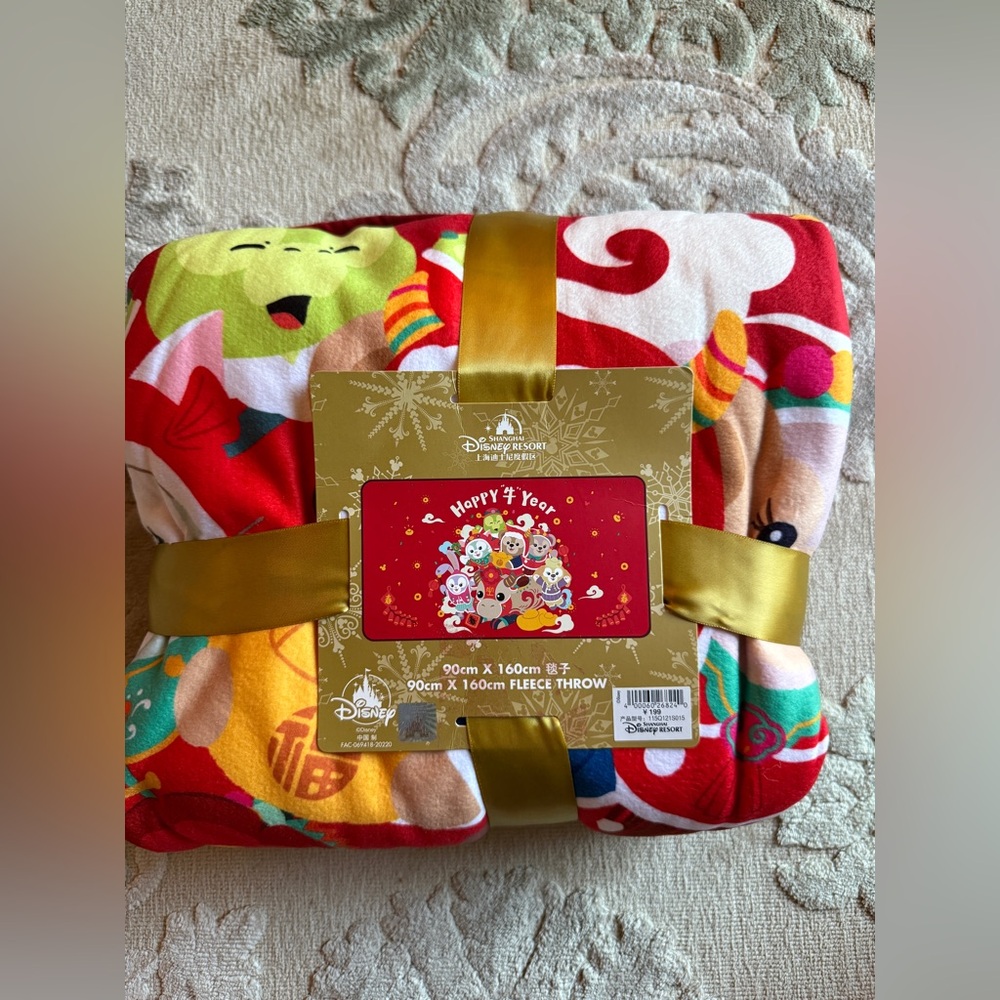 Shanghai Disney Resort Happy “牛” Year FLEECE THROW BRAND NEW WITH TAG 90*160cm